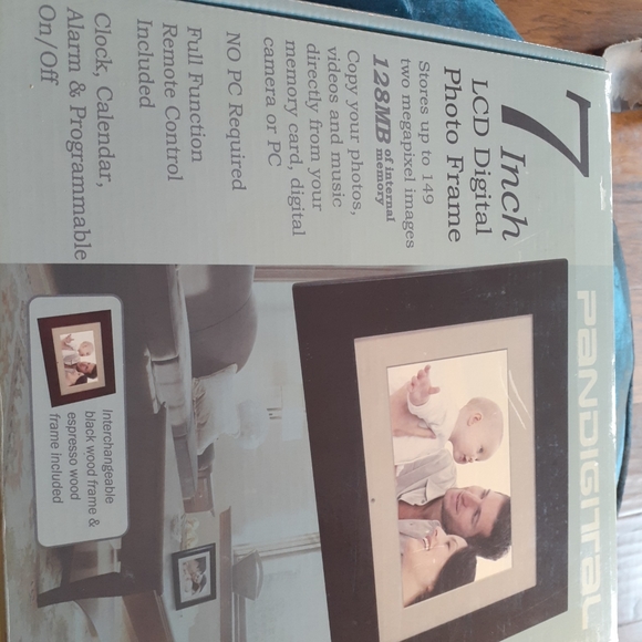 GORGEOUS NEW IN BOX Pandigital 7" LCD Digital Photo Frame. - Picture 3 of 3